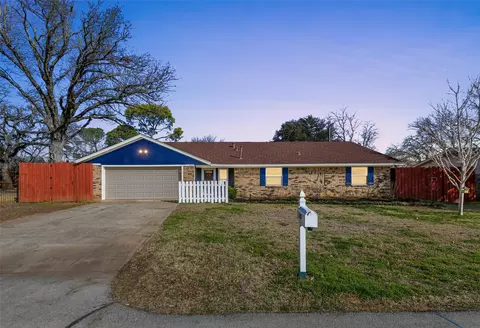 107 N Clearwater Dr, Highland Village, TX 75077