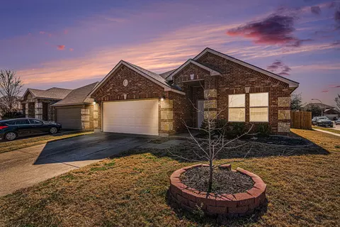 2400 Grand Rapids Dr, Fort Worth, TX 76177