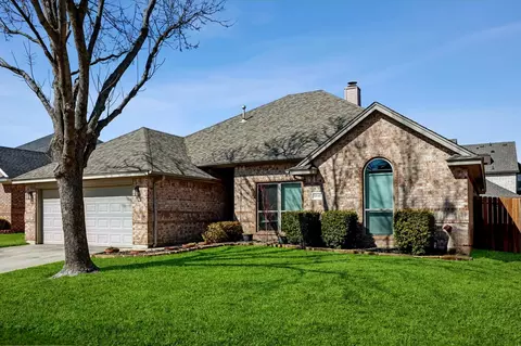 6045 Hillview Dr, Watauga, TX 76148