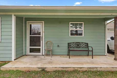 304 Boliver Ave, Lake Dallas, TX 75065