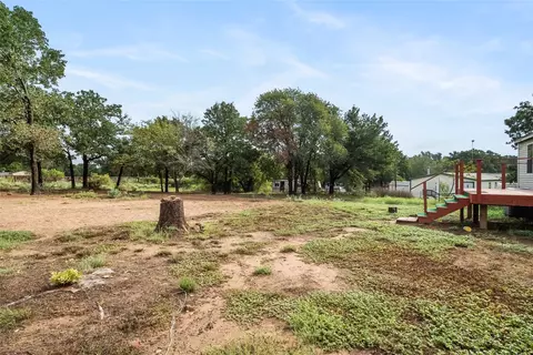 229 Lowrey Cir, Springtown, TX 76082 photo 4
