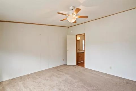 229 Lowrey Cir, Springtown, TX 76082 photo 10