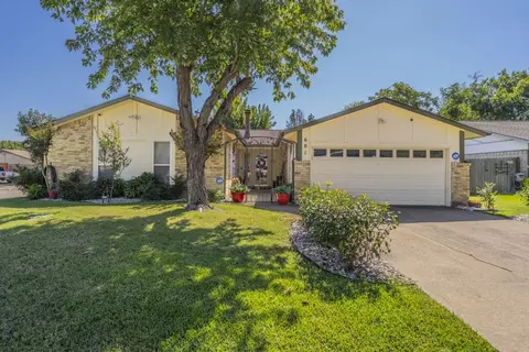 601 Thornwood Trl, Grand Prairie, TX 75052