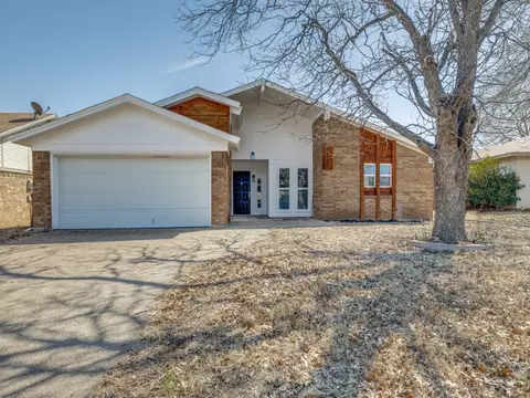 7270 Church Park Dr, Fort Worth, TX 76133