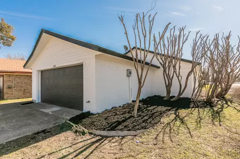 5402 Knollridge Dr, Garland, TX 75043