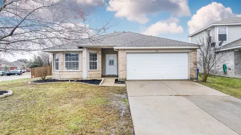 1001 Halifax Ln, Forney, TX 75126