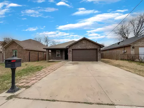 4924 Chapman St, Fort Worth, TX 76105