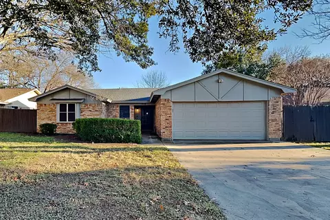 1018 Almond Dr, Mansfield, TX 76063
