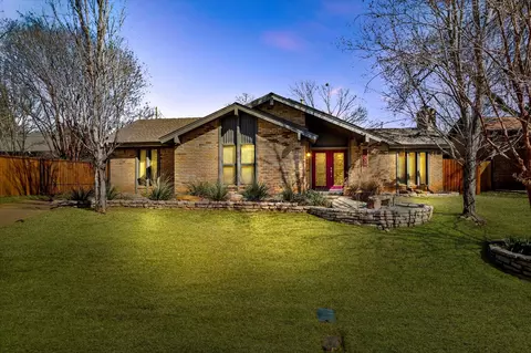 2307 Country Green Ln, Arlington, TX 76011