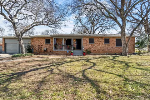 500 Shadowbrook Ln, Hurst, TX 76053