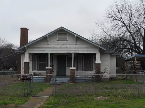 6104 Twin Oaks Dr, Forest Hill, TX 76119