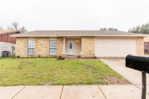 7616 Four Winds Dr, Fort Worth, TX 76133
