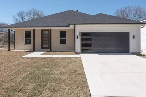 317 Coral Reef St, Gun Barrel City, TX 75156