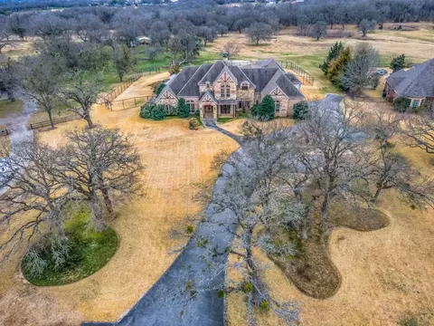 8341 Ashbriar Ln, Fort Worth, TX 76126