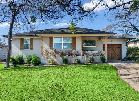 11611 Lochwood Blvd, Dallas, TX 75218