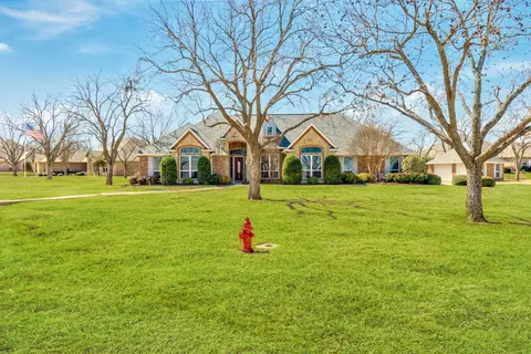 6420 Colonial Dr, Granbury, TX 76049