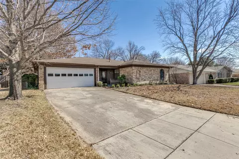 5812 Stone Dr, North Richland Hills, TX 76180