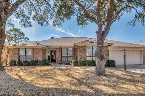 3721 Woodmont Ct, Bedford, TX 76021