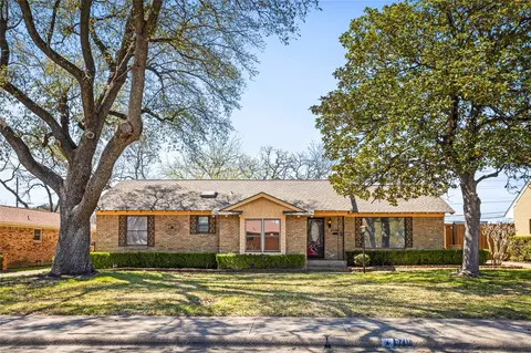 5711 Fox Hill Ln, Dallas, TX 75232