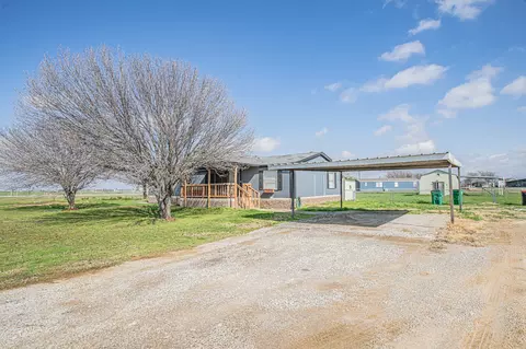 8401 Longhorn Dr, Justin, TX 76247