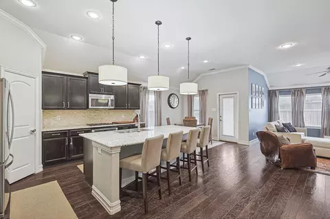 682 Sailors Ave, Lewisville, TX 75056
