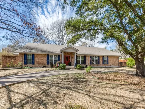 6060 Preston Creek Dr, Dallas, TX 75240