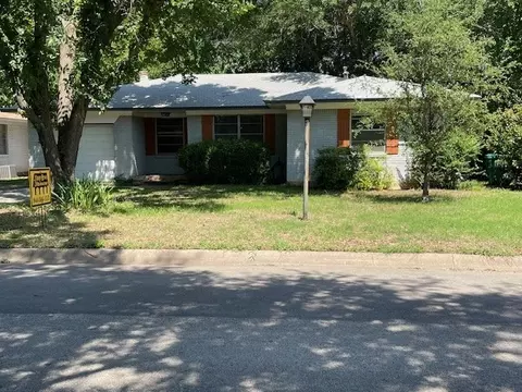 3304 Avon Dr, Denton, TX 76209