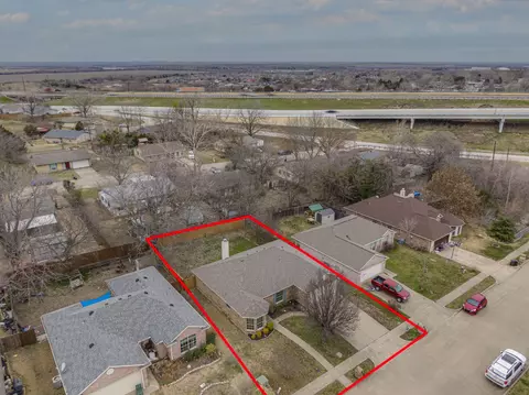 913 Green Acres Ln, Midlothian, TX 76065