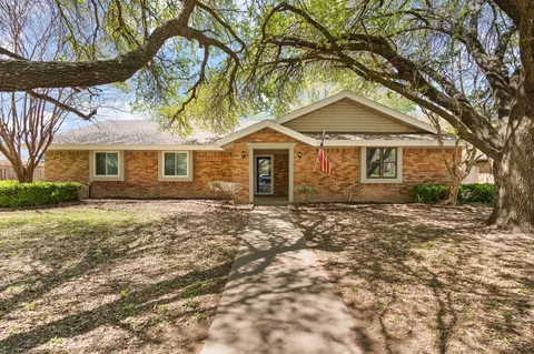 812 Stonelake Dr, Cleburne, TX 76033