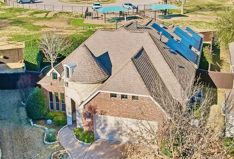 8437 La Fontaine Dr, North Richland Hills, TX 76182