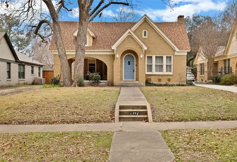 2212 Tremont Ave, Fort Worth, TX 76107