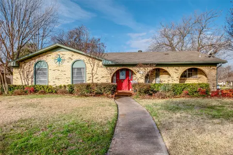 8721 Kingspoint Dr, Dallas, TX 75238