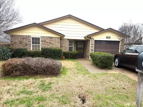 7313 Sunnybank Dr, Fort Worth, TX 76137