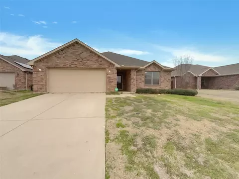 212 Holly Ct, Aubrey, TX 76227