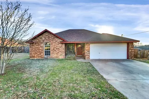 205 Hickory Ln, Weatherford, TX 76086