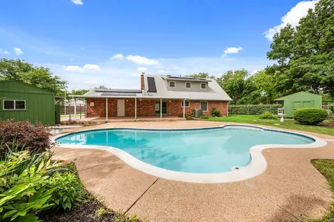 404 Mustang Dr, Saginaw, TX 76179