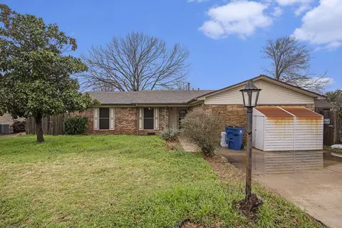 304 Hudson Ave, Crowley, TX 76036