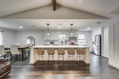 126 Hollie Dr, Red Oak, TX 75154