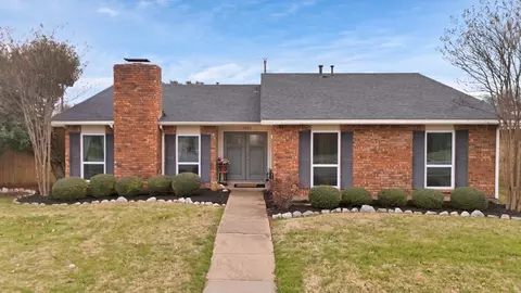 1824 Clear Creek Ln, Carrollton, TX 75007