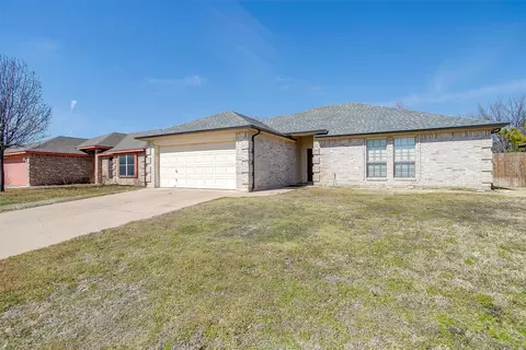 508 Whitney Dr, Saginaw, TX 76179