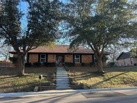 1304 Angelina Bend Dr, Denton, TX 76205