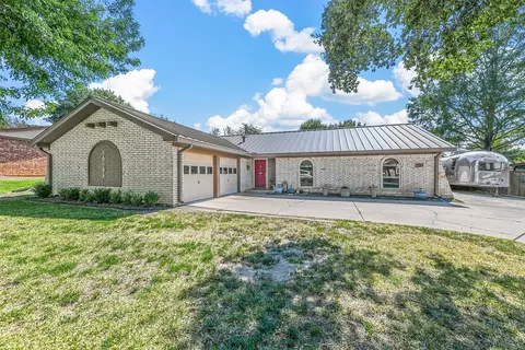 725 Toni Dr, Hurst, TX 76054