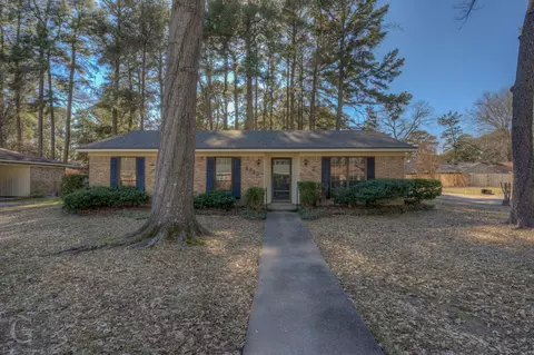 8880 Bernay Dr, Shreveport, LA 71118