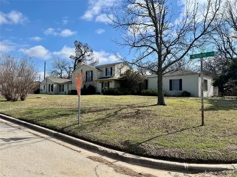 800 E Mesquite St, Nocona, TX 76255