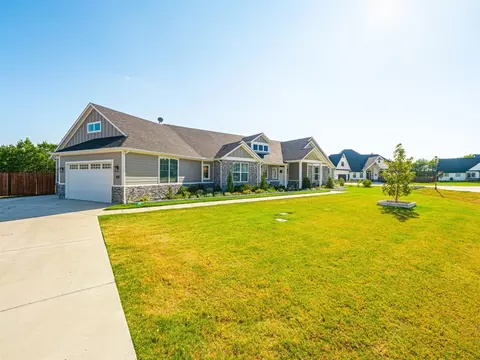 910 Declaration Dr, Nevada, TX 75173 photo 2