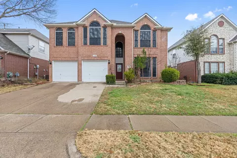 2108 Royal Oak Dr, Bedford, TX 76021