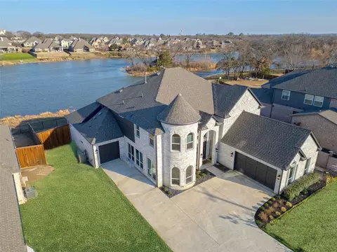 332 Secretariat Dr, Hickory Creek, TX 75065