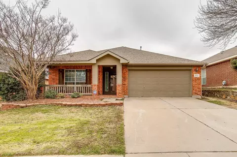 809 Fox Hunt Trl, Fort Worth, TX 76179