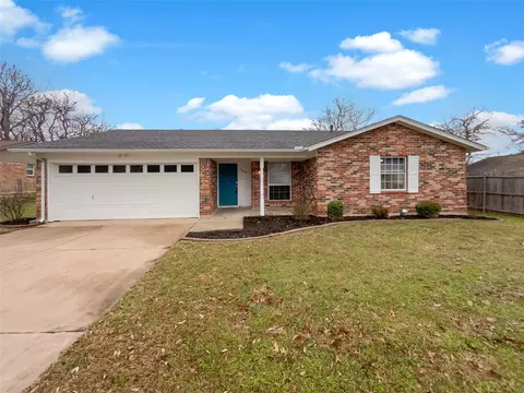 309 Chapman St, Crowley, TX 76036