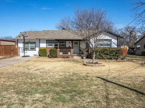 2005 Cates St, Bridgeport, TX 76426